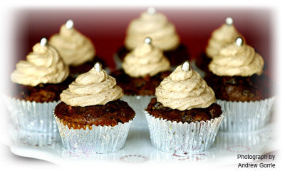 CHRISTMAS CUPCAKES WITH CINNAMON FROSTING
