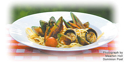 LINGUINE WITH CLAMS AND MUSSELS 