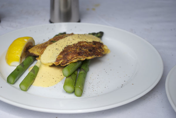 Whitebait with Asparagus and Hollandaise Sauce